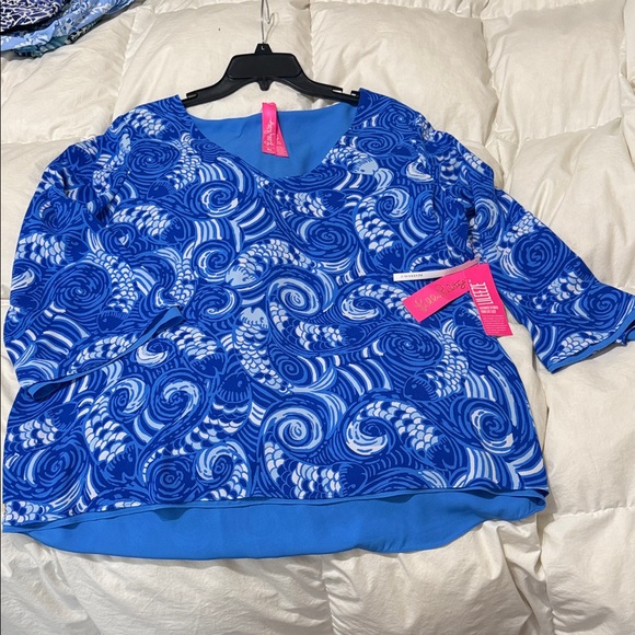Lilly Pulitzer Tops - Lilly Pulitzer Blue & White Offishal Print Reversible Blouse NEW XL